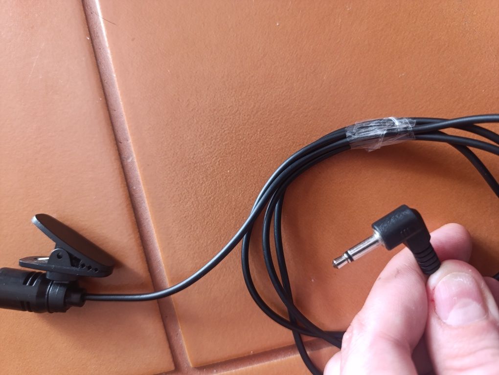 Cabo com microfone de lapela