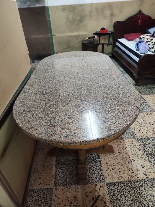 Mesa de cozinha como nova,pouco uso,com a medida 200x100x80