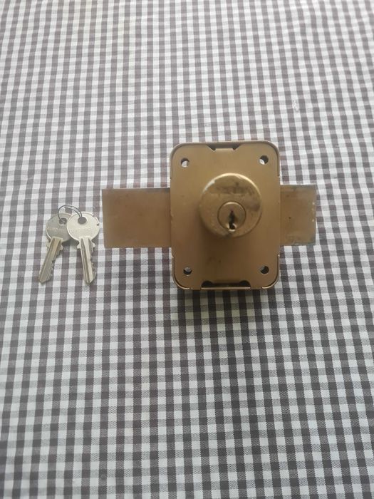 Zamek Nawierzchniowy Zasuwany Dzwi Bramy Biezowy 140mm +Klucze