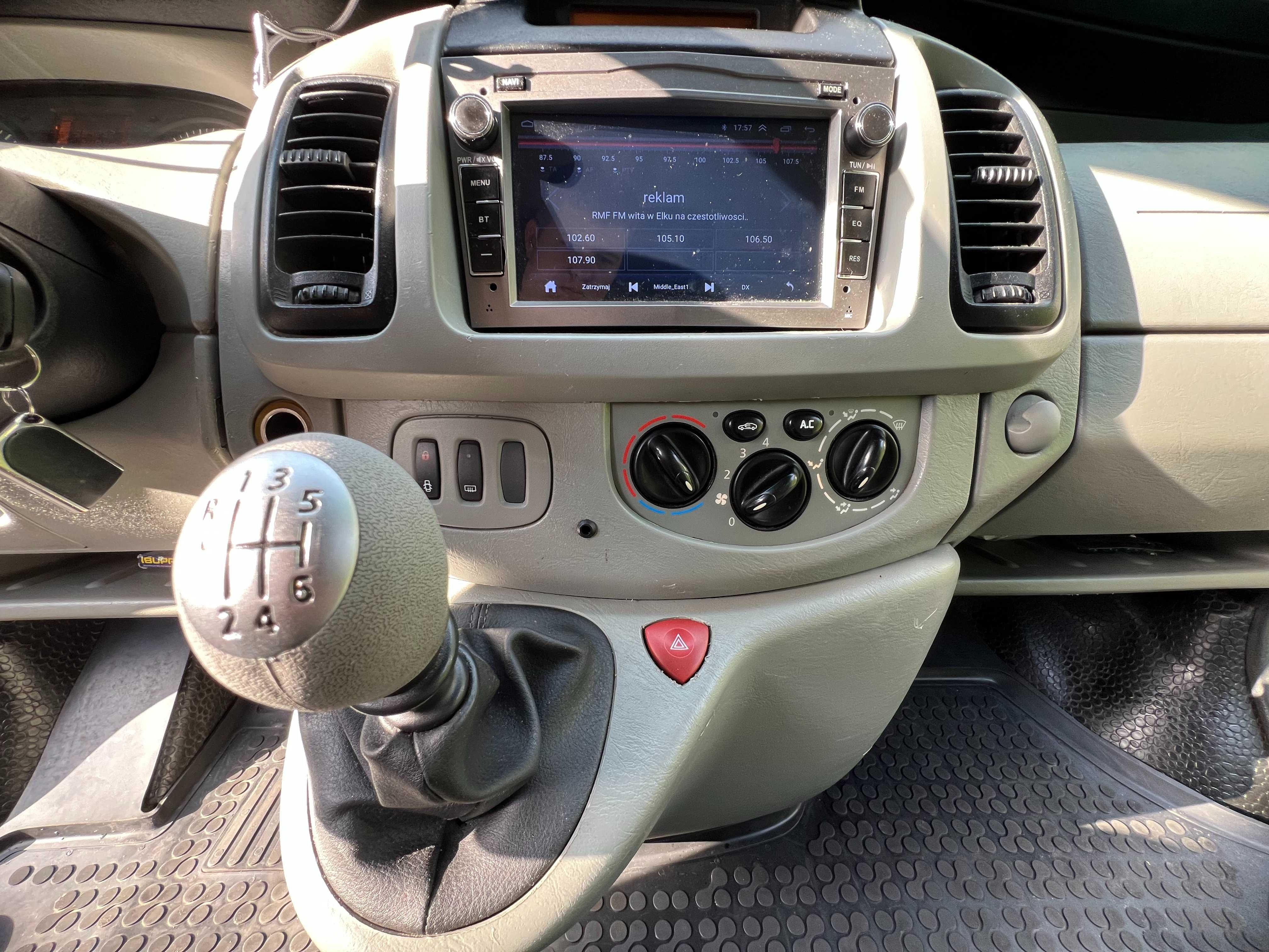 Opel Vivaro L2H1 2.0 Benzyna + Gaz 2006r 8-Osobowy Telewizor 384tys.km
