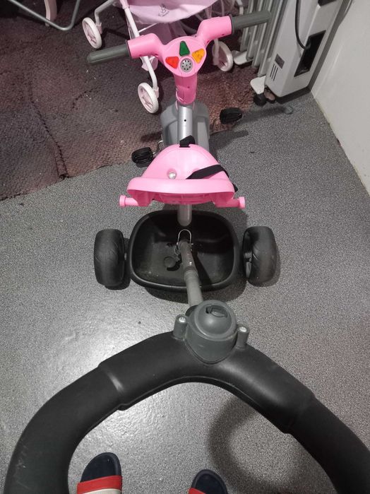 Vendo um triciclo e uma bicicleta