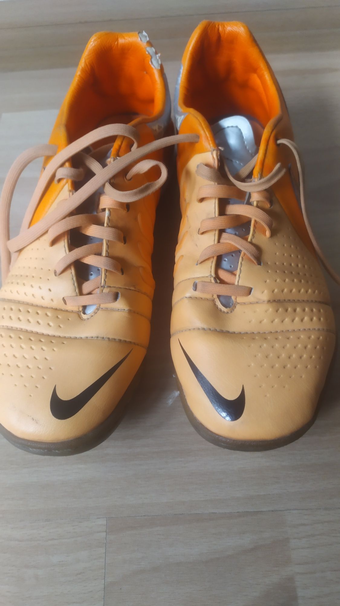 Buty Nike 40.5 pomarańczowe