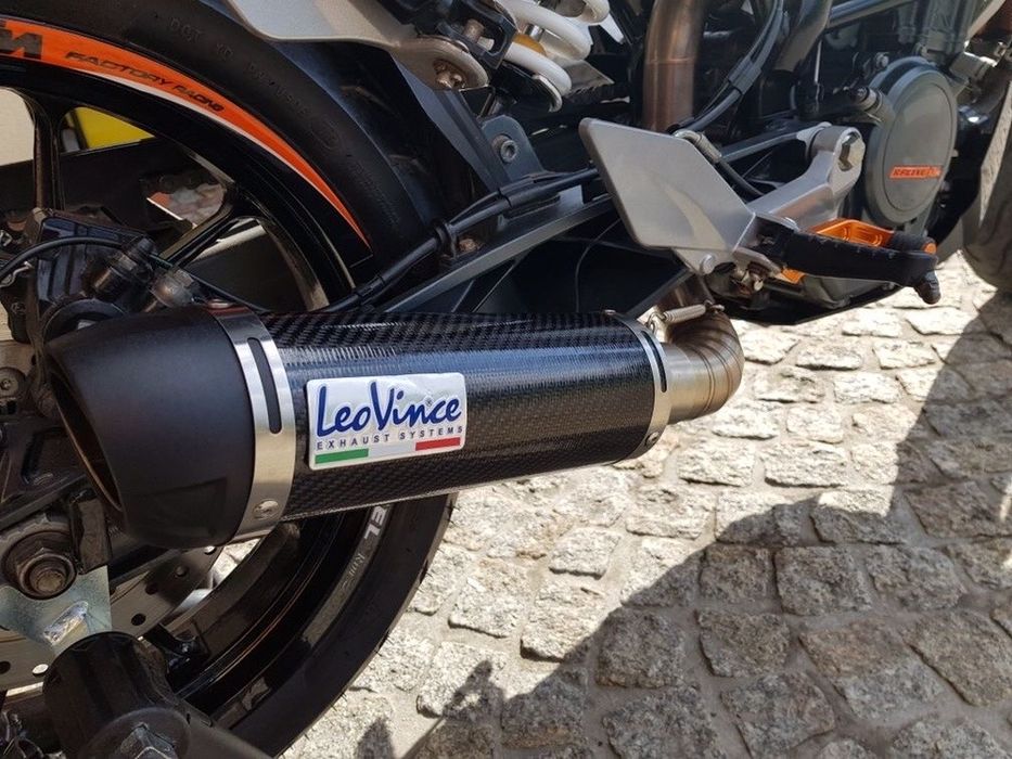 Wydech Uniwersalny PRAWDZIWY CARBON AKRAPOVIC Leo Vince Tłumik