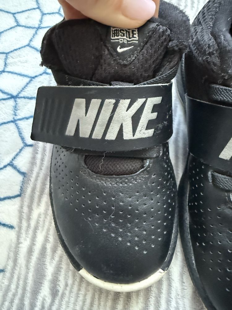 Кросівки на хлопчика nike team hustle