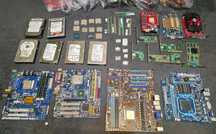 Stare części komputerowe retro – CPU, RAM, płyty, karty, HDD, kable