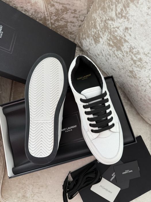 Шкіряні жіночі кросівки чорні, бежеві, темно-зелені бренд