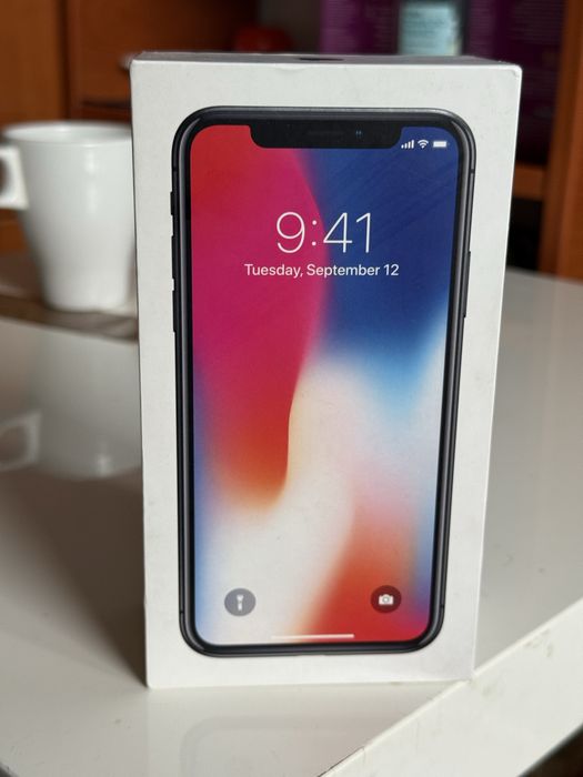 iPhone X - stan niemal idealny.