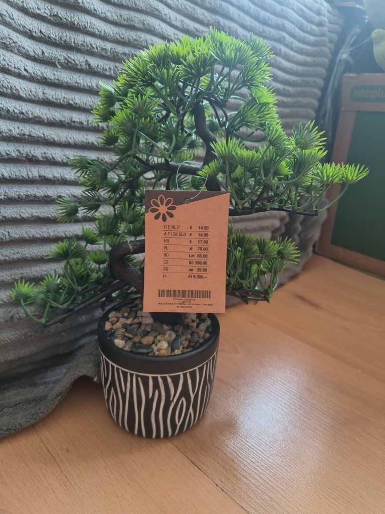 Sztuczne drzewko typu bonsai kikDrzewko jest nowe z metką, lekka wada