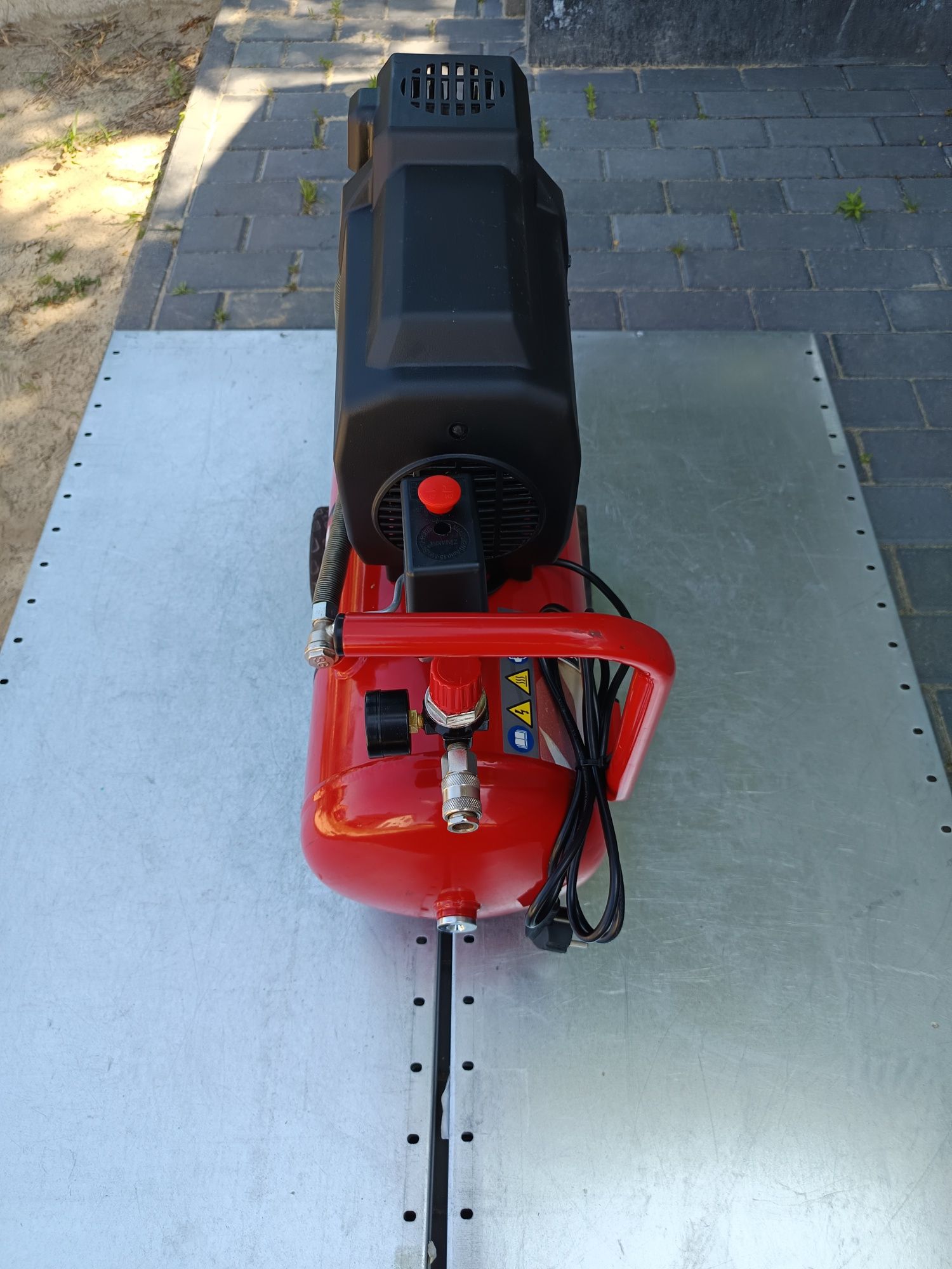 Kompresor olejowy Einhell TC-AC 190/24/8