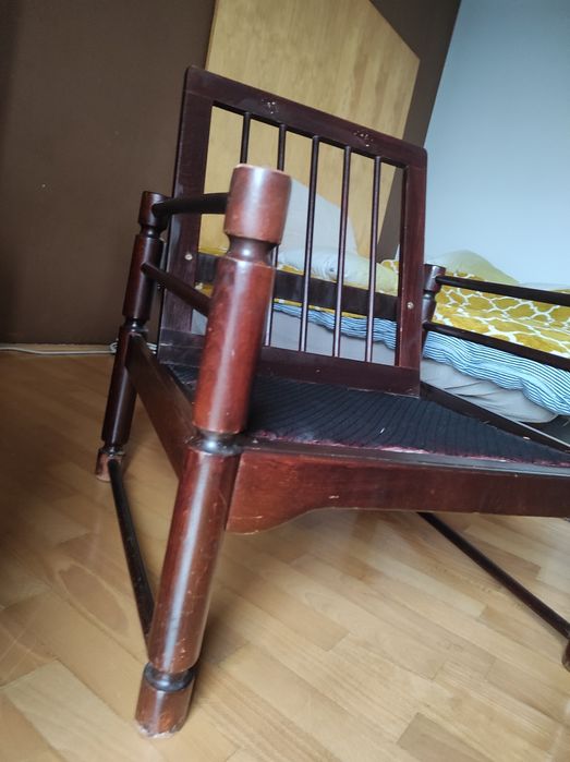 Drewniany niski fotel/krzesło