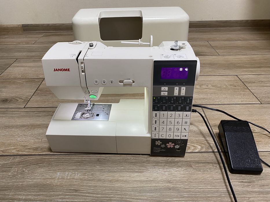 Швейна машина Janome Decor computer 7060