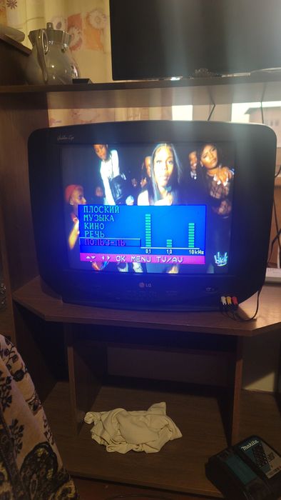 Телевізор Lg з Т2 тюнером, стерео звук