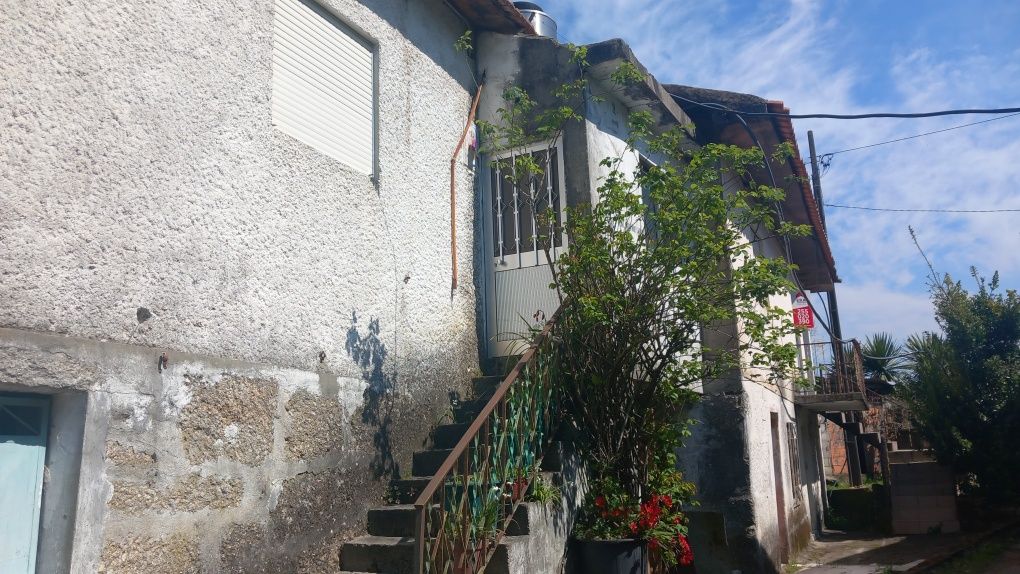 Moradia Usada  no Lugar de Catapeixe,Sobrado, Concelho de C. de Paiva.