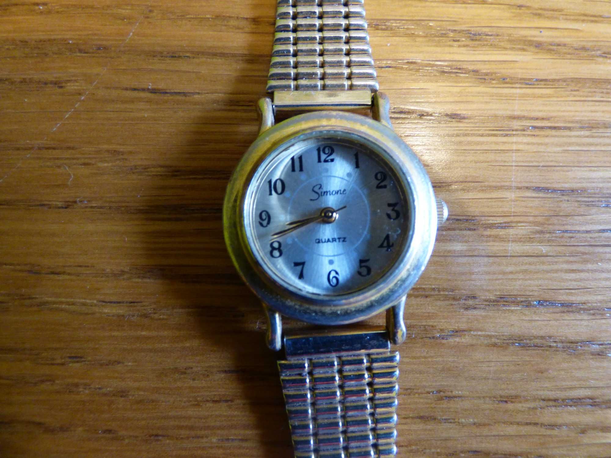 stary damski zegarek na rękę