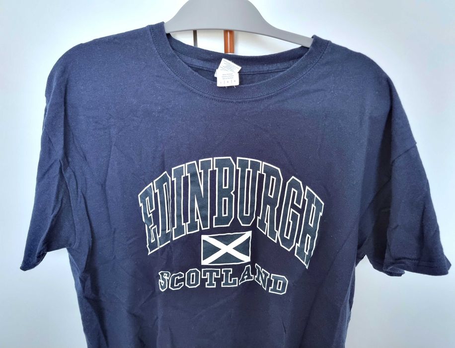 T-shirt azul escura Edinburgh Scotland Gildan 100% algodão, tamanho L