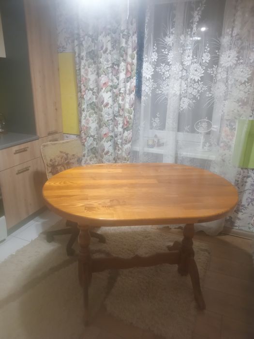 Стол кухонный,деревянный