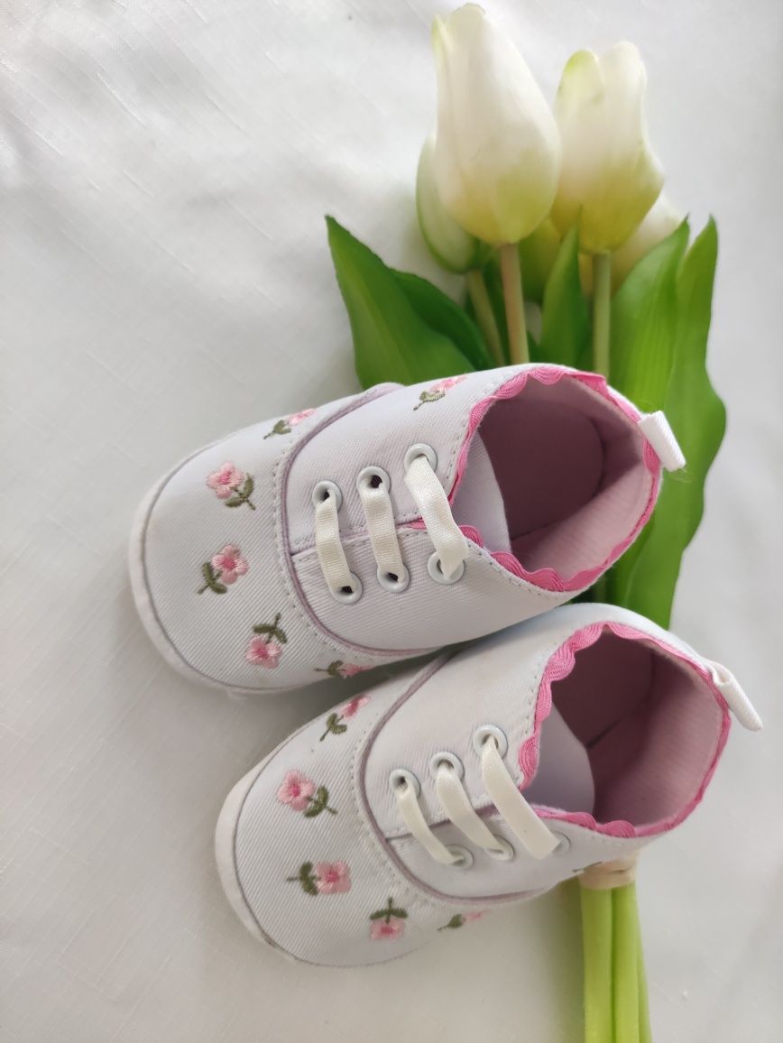 Kapcie niemowlęce - tampeczki w kwiatki 19atki 12cm