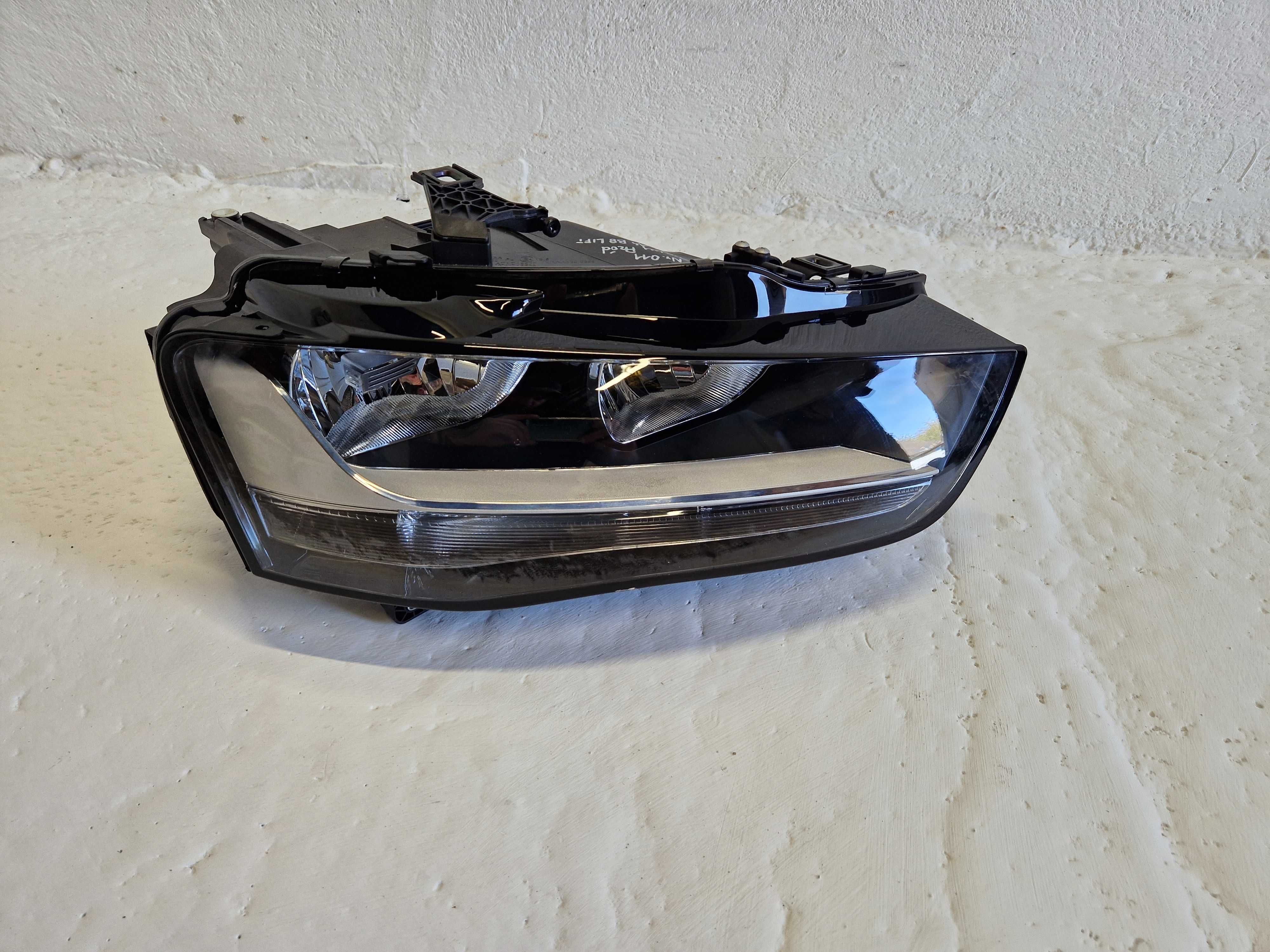 NOWA Przód Prawa Przednia Lampa Reflektor Audi A4 B8 LIFT 11-15r Europ