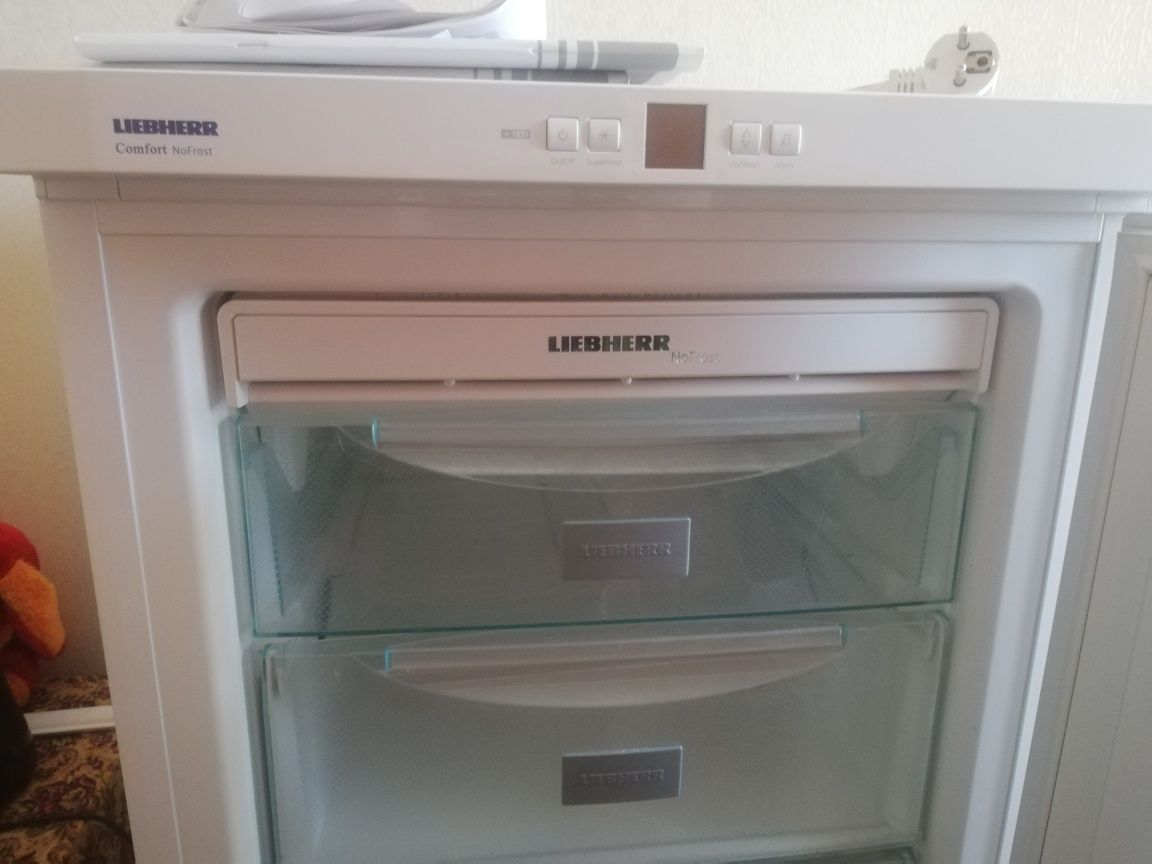 Продам Морозильну камеру Liebherr GN 2323 No Frost. 6 ящиків.