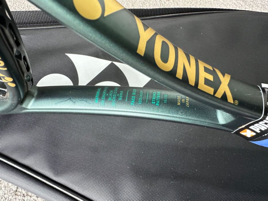 Raquete de Ténis Yonex Vcore Pro 100 com Bolsa/Capa