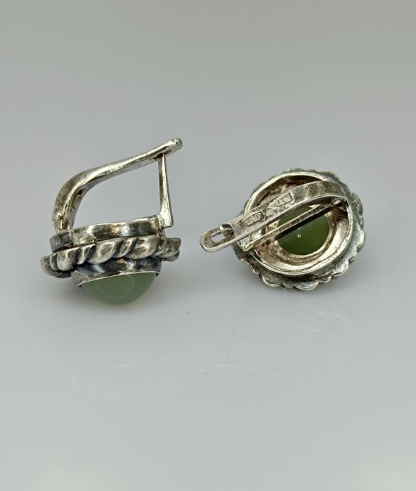 Серебряные серьги 925 пробы с нефритом