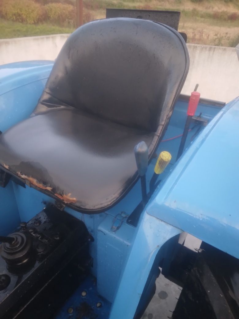 Trator Hinomoto 25cv