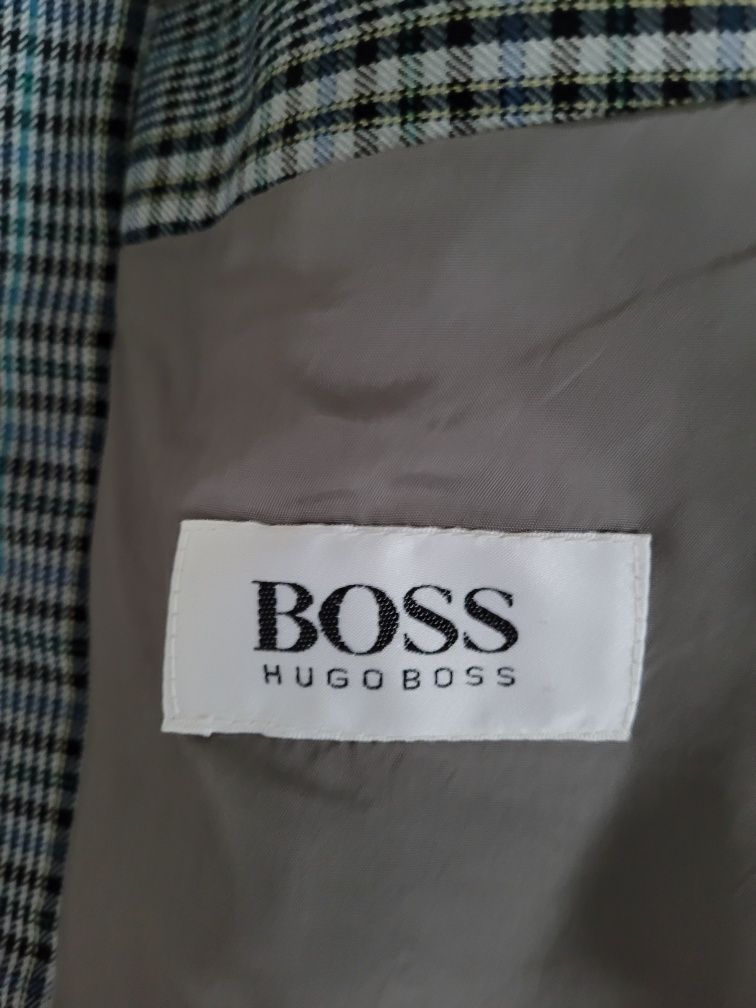 Wełniana marynarka w kratkę Hugo Boss.