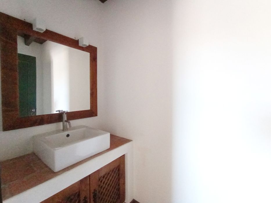 Arrendamento T2+1 garagem e espaço exterior