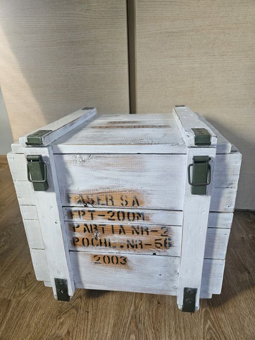 Skrzynia wojskowa na kółkach