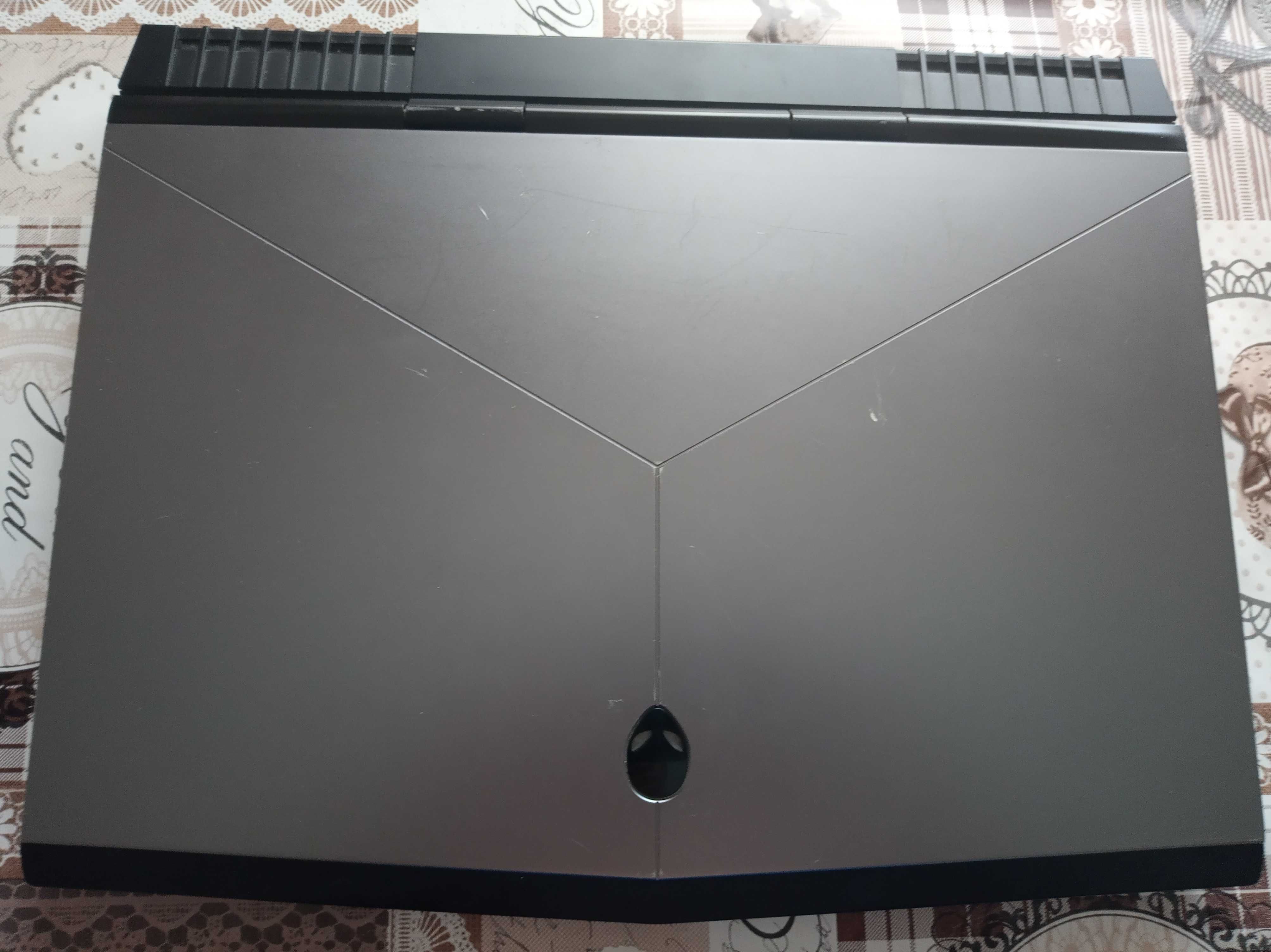 Dell Alienware 15 R3 15.6"FHD/i7-7820HK/GTX 1070-8Gb/32Gb/SSD+HDD