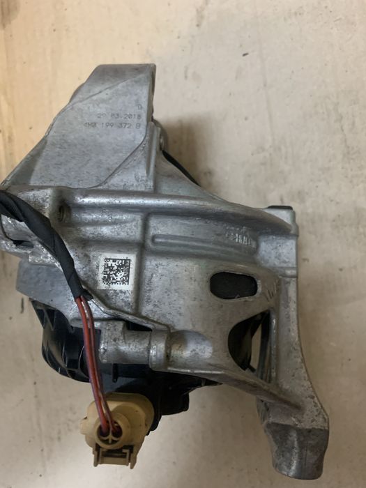 Подушка двигуна права Audi q5 80a 2017-2022 4M0199372B