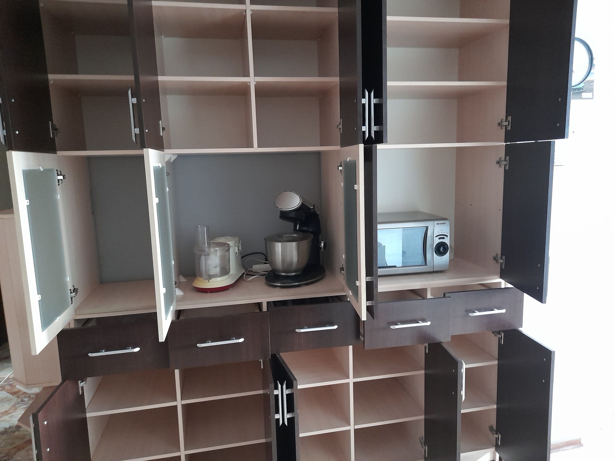 Meble kuchenne lub pokojowe