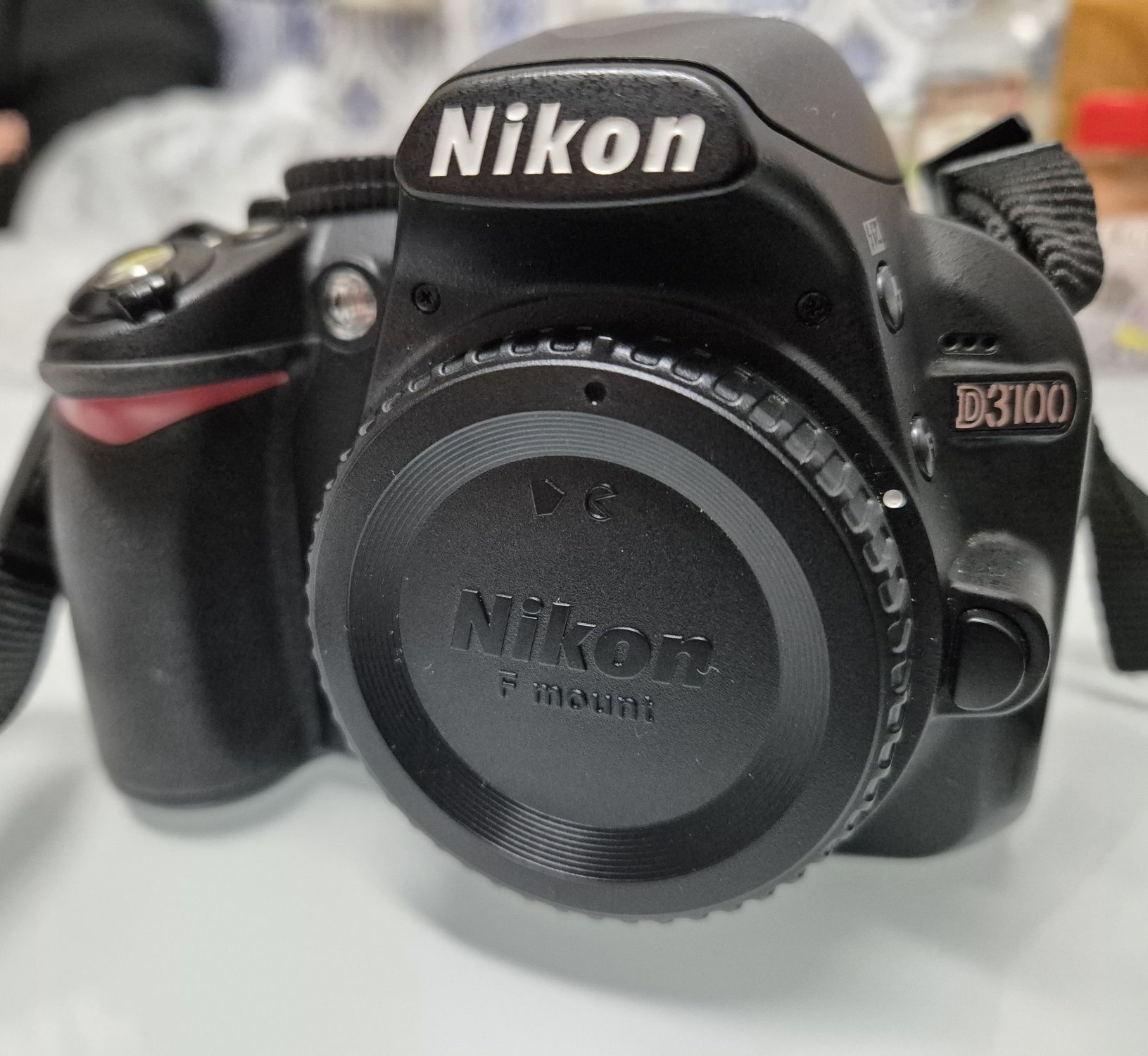 Nikon D3100 + lente