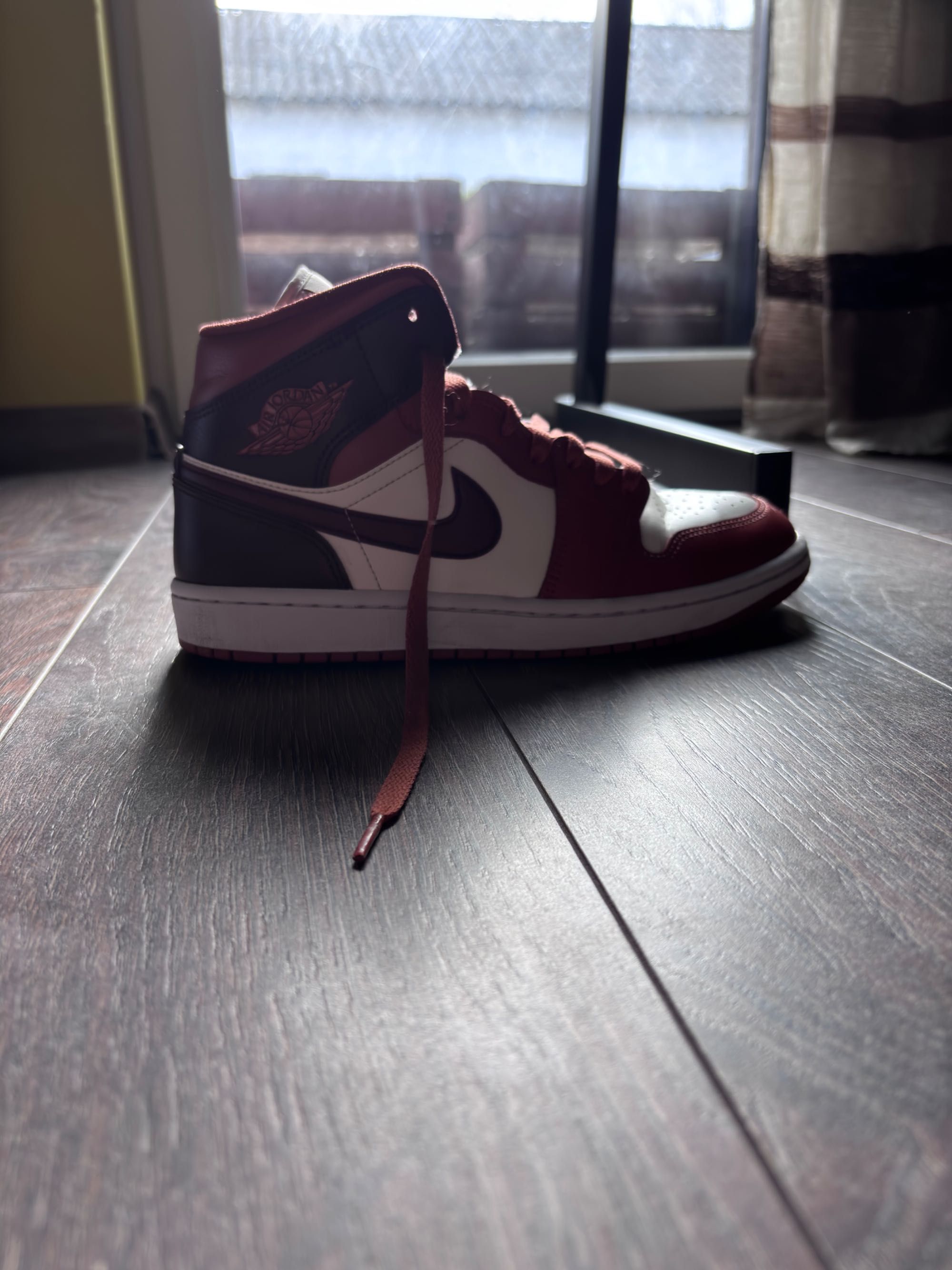 Jordan 1 mid rozmiar 40,5