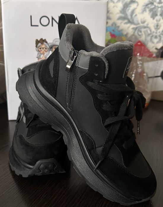 Кросівки утеплені жіночі