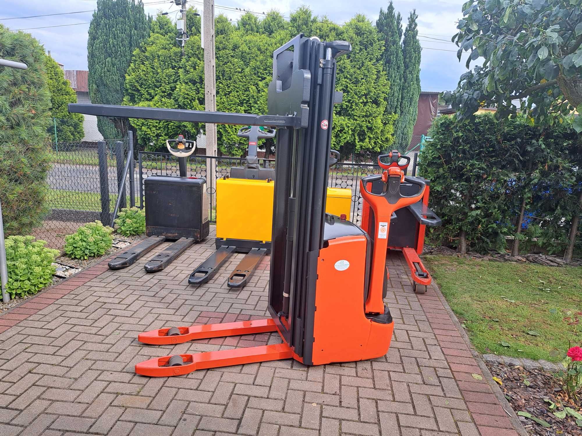 Wózek paletowy masztowy elektryczny LINDE L12, L14 triplex, T16