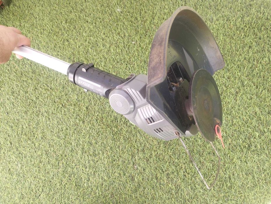 LUX-Tools Podkaszarka akumulatorowa 20V z ładowarką i baterią nożyki