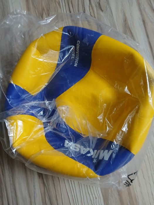 Nowa piłka do siatkówki mikasa v330w