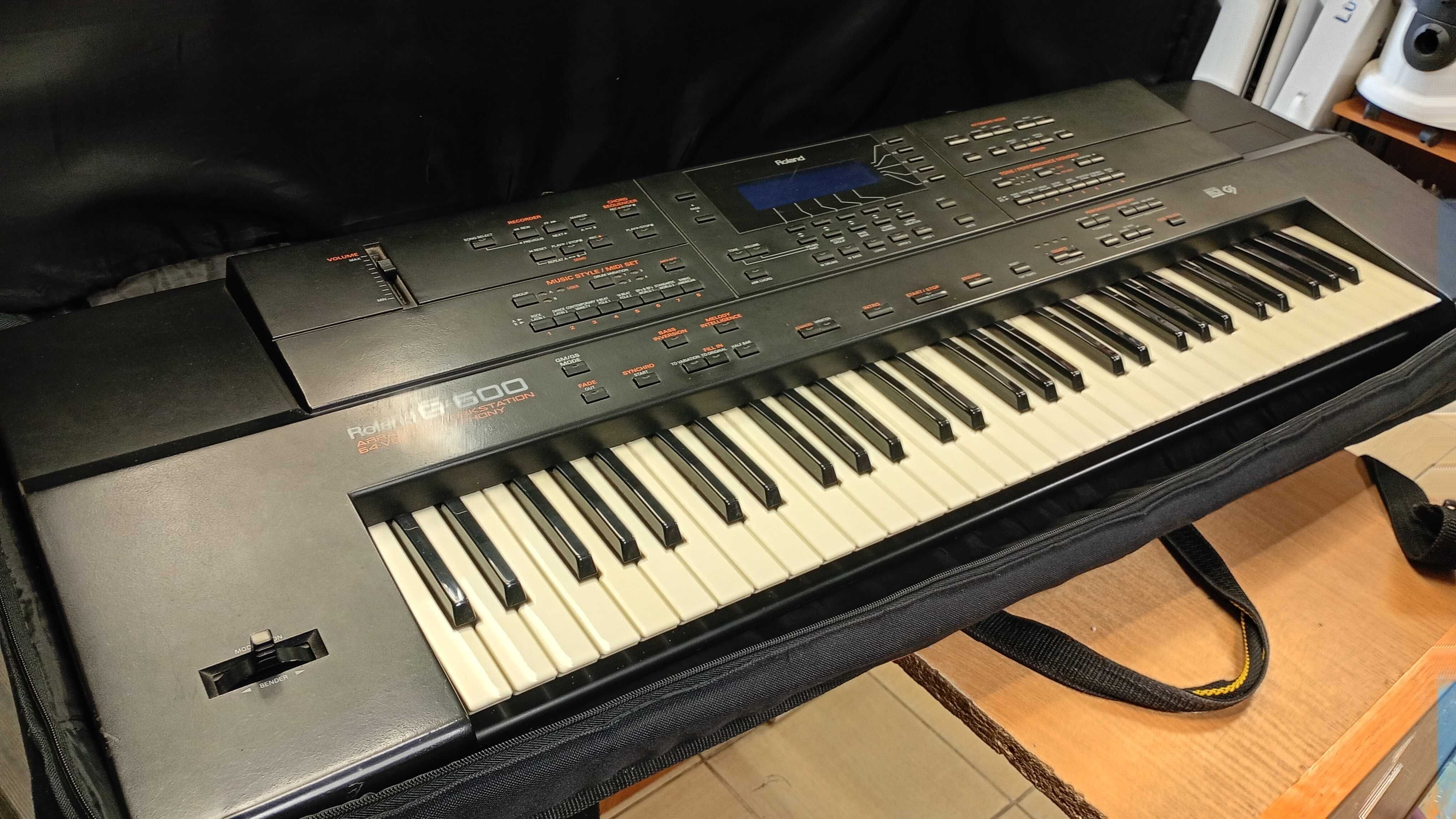 Syntezator ROLAND G600 +pokrowiec -Komis MADEJ Dębica