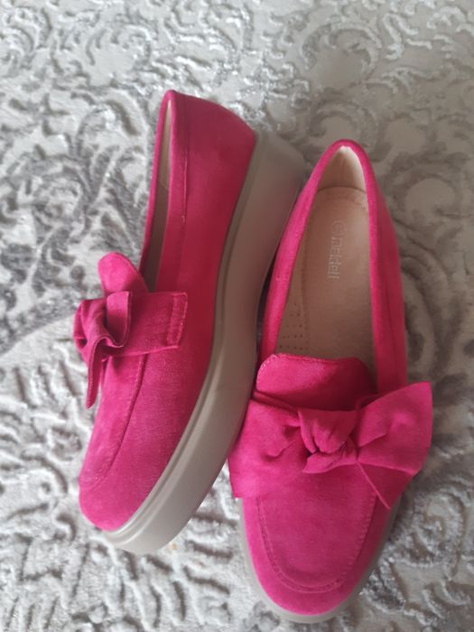 Продам демісезонні (нові) лофери- туфлі.