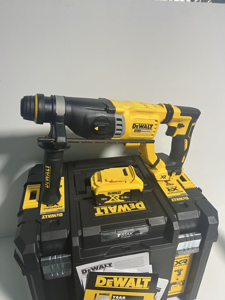 Перфоратор Dewalt DCH263 шуруповерт DCD796