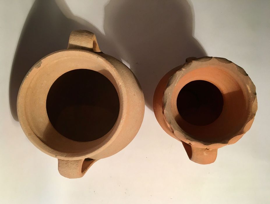 2 CÂNTAROS - antigos - pequenos - altura: 22 e 20 cm/s