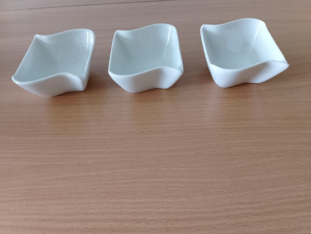 MISECZKI ceramiczne, małe, na przystawki 3 sztuki, białe, miski