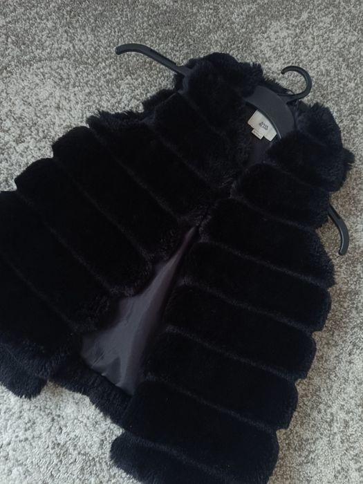 Безрукавка шубка 9-10 р