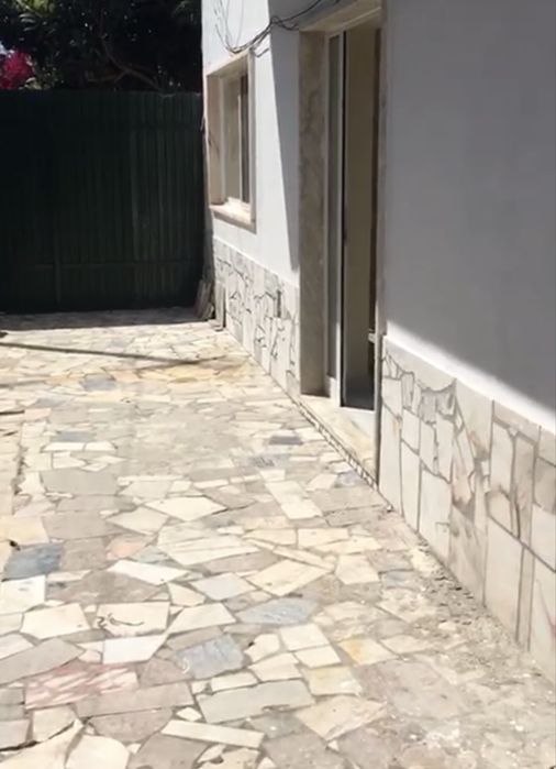 Charneca da Caparica -propriedade com 3 Habitações,independen 690 m²,