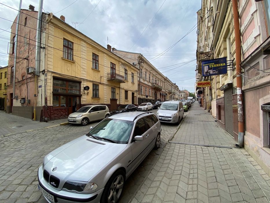 Продаж комерції 1100 м2, землі 13 соток в історичному Центрі Чернівців