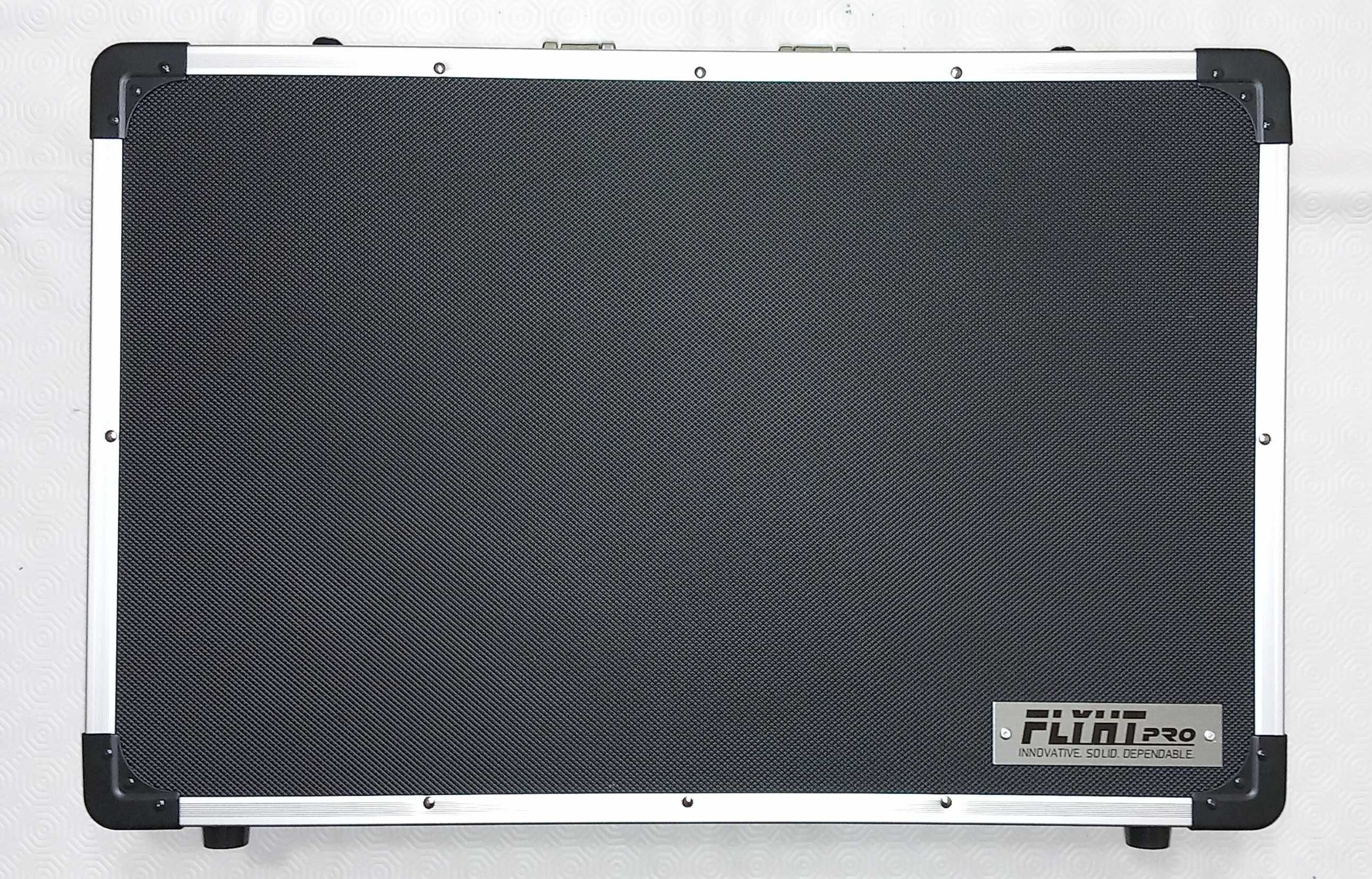 BOSS GT-100 c/ Flight Case + acessórios