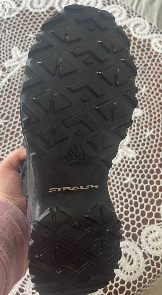 Продам зимні кросівки Adidas Terrex Climaproof Stealth