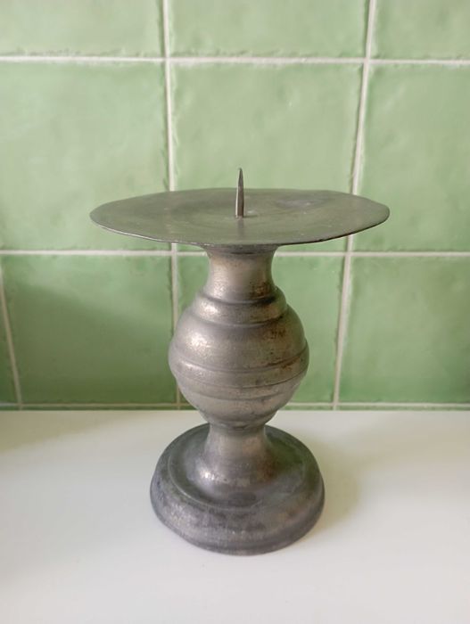 Castiçal antigo em estanho