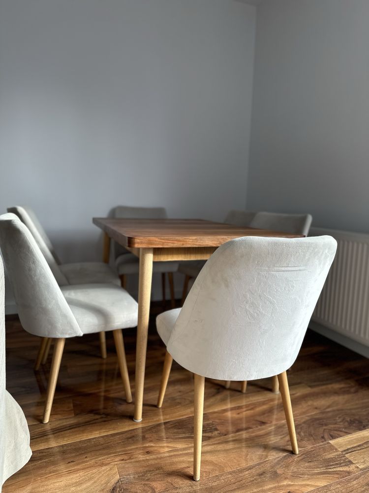 Stół drewniany rozkładany + 6 tapicerowanych krzeseł